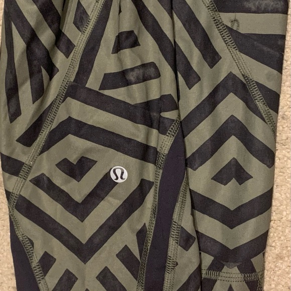 LULULEMON Athletica Capri leggings  women’s size 8 - Picture 2 of 11